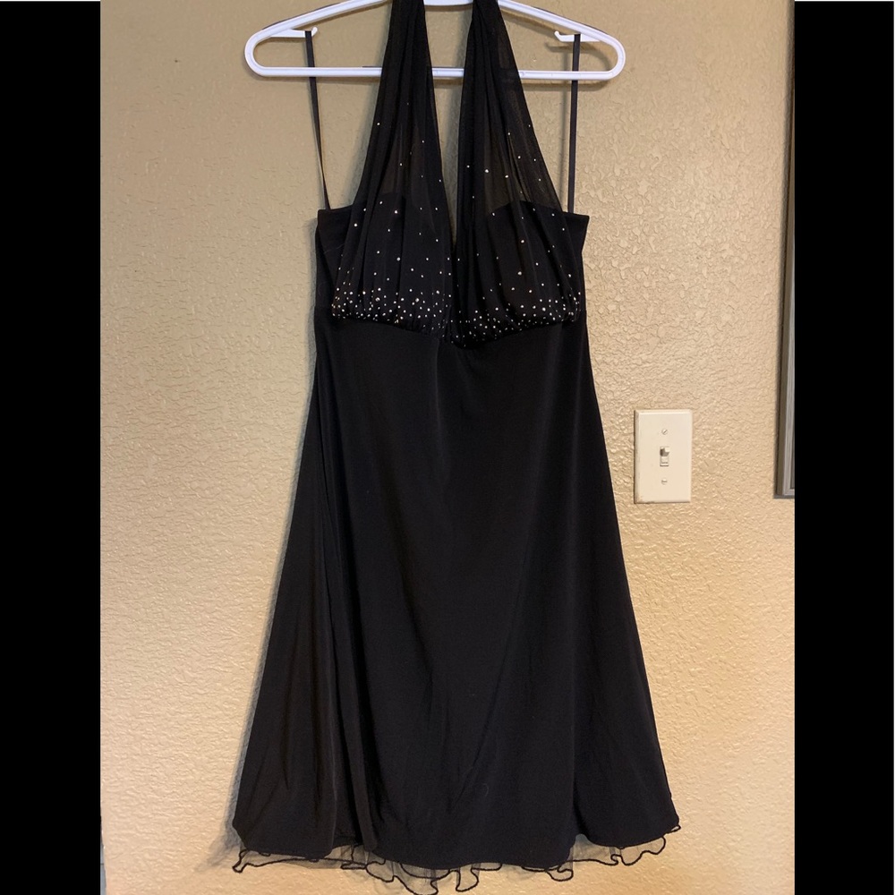 🌻 Black cocktail or prom dress